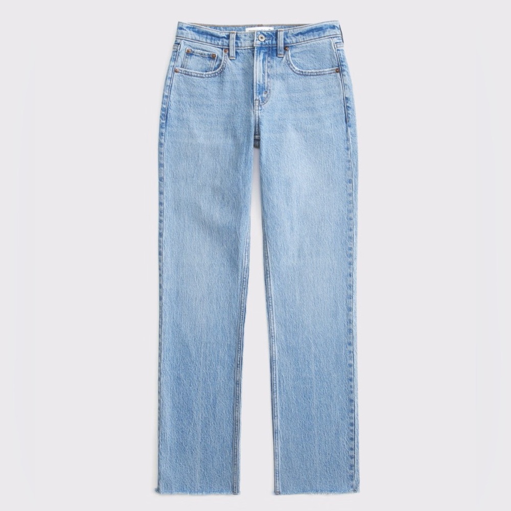Abercrombie & Fitch Curve Love Mid Rise 90s Straight Jean in Medium wash